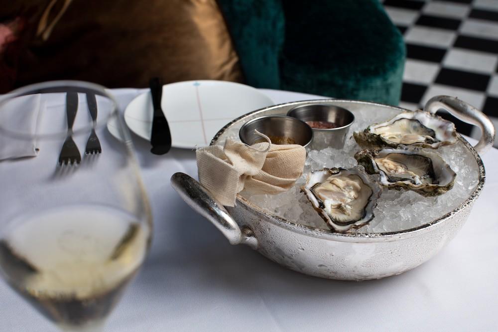 Bank Hotel, A Member Of Small Luxury Hotels Stoccolma Esterno foto Oysters on ice