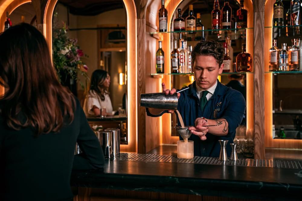 Bank Hotel, A Member Of Small Luxury Hotels Stoccolma Esterno foto A bartender at work