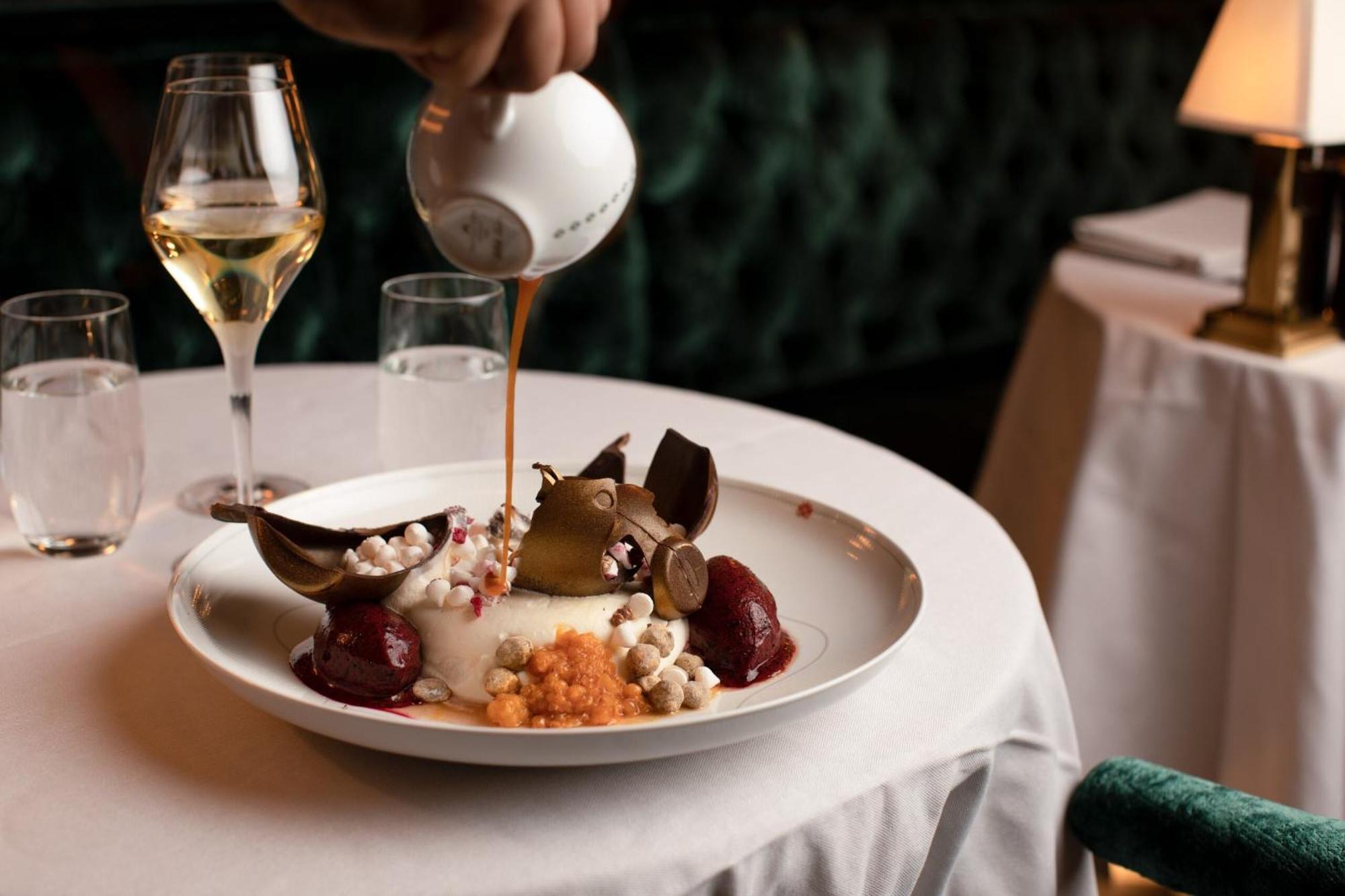 Bank Hotel, A Member Of Small Luxury Hotels Stoccolma Esterno foto A dessert being drizzled with a sauce