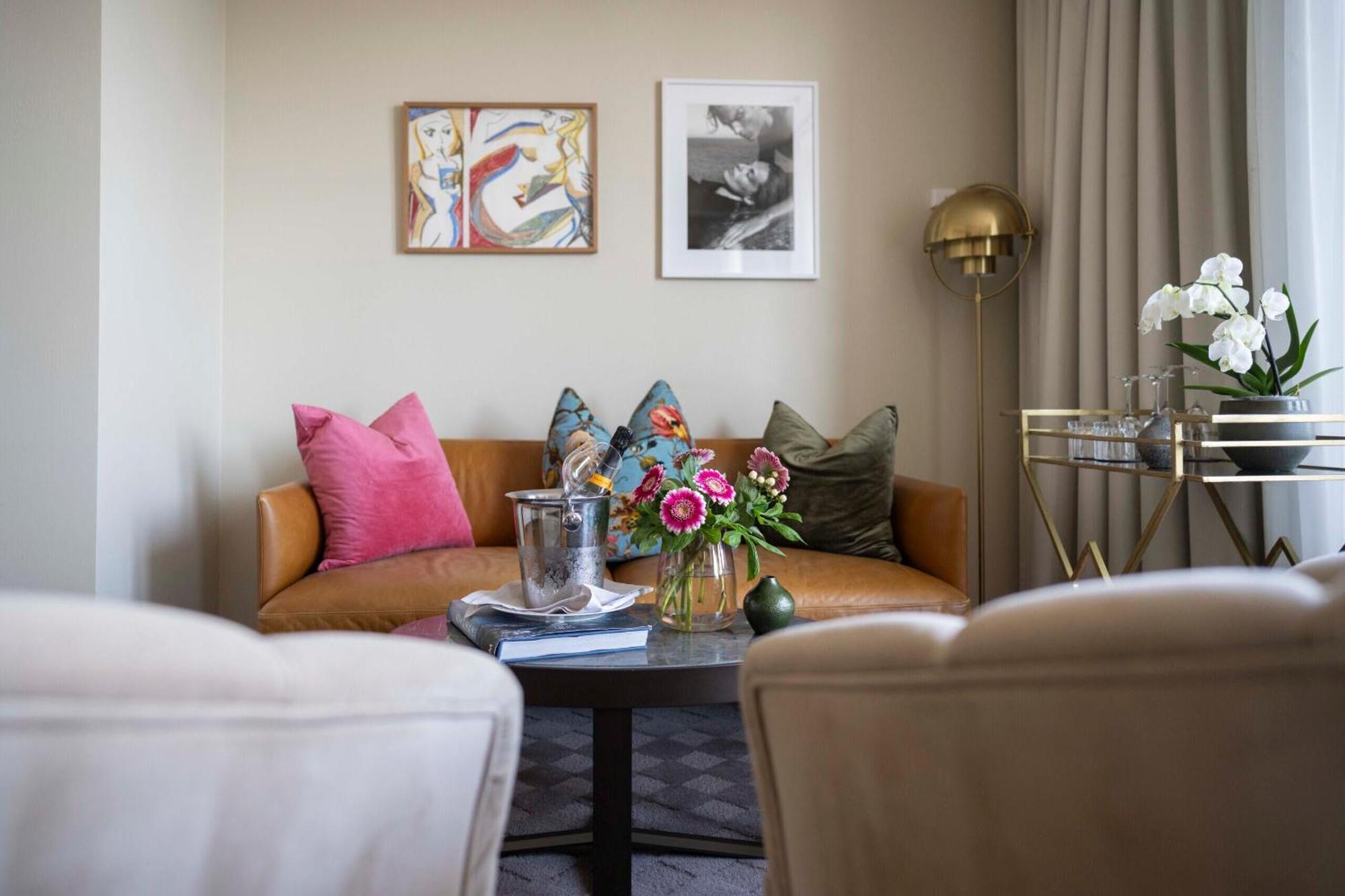 Bank Hotel, A Member Of Small Luxury Hotels Stoccolma Esterno foto A living room in a private home