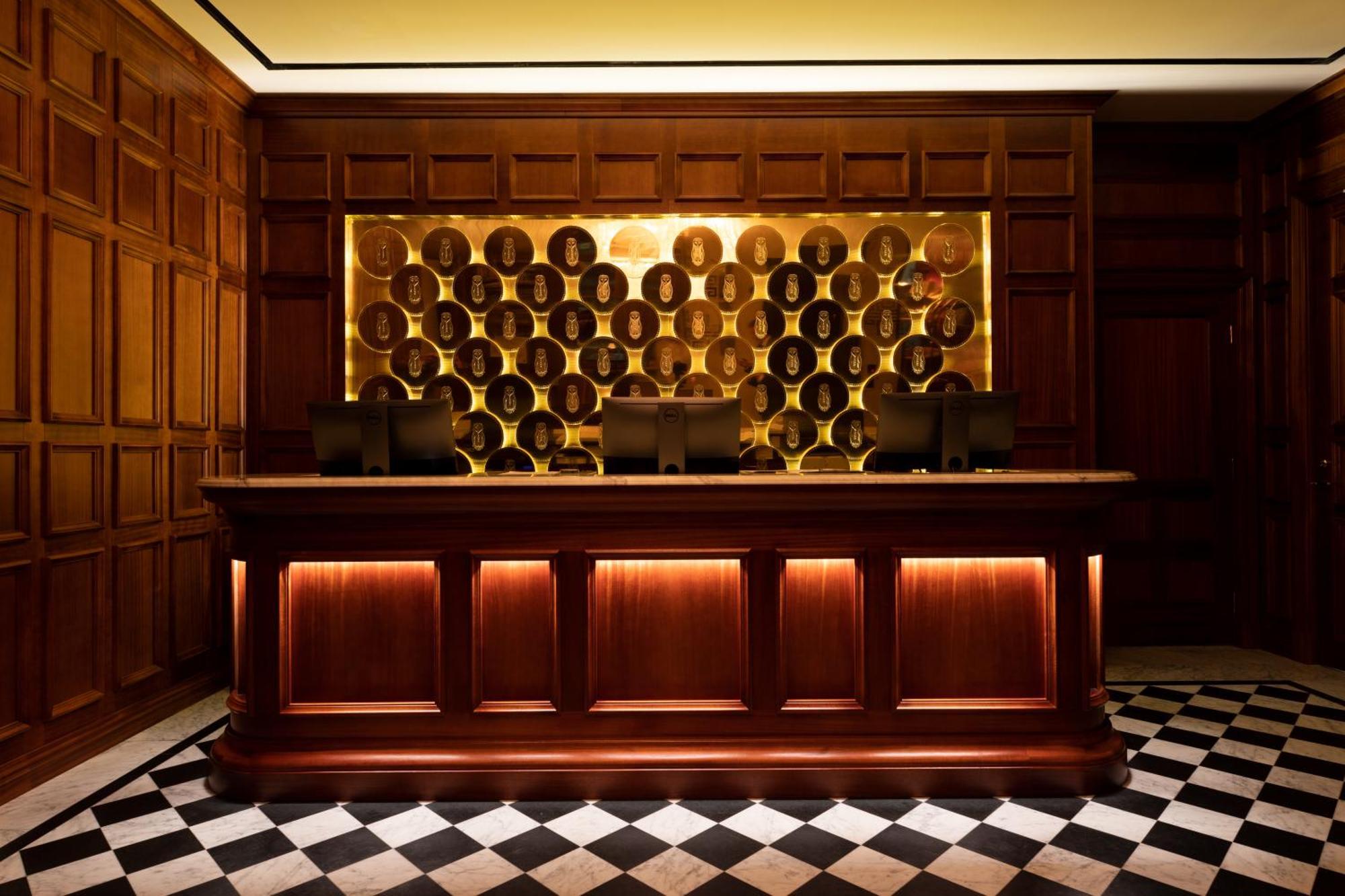 Bank Hotel, A Member Of Small Luxury Hotels Stoccolma Esterno foto The bar at the Connaught