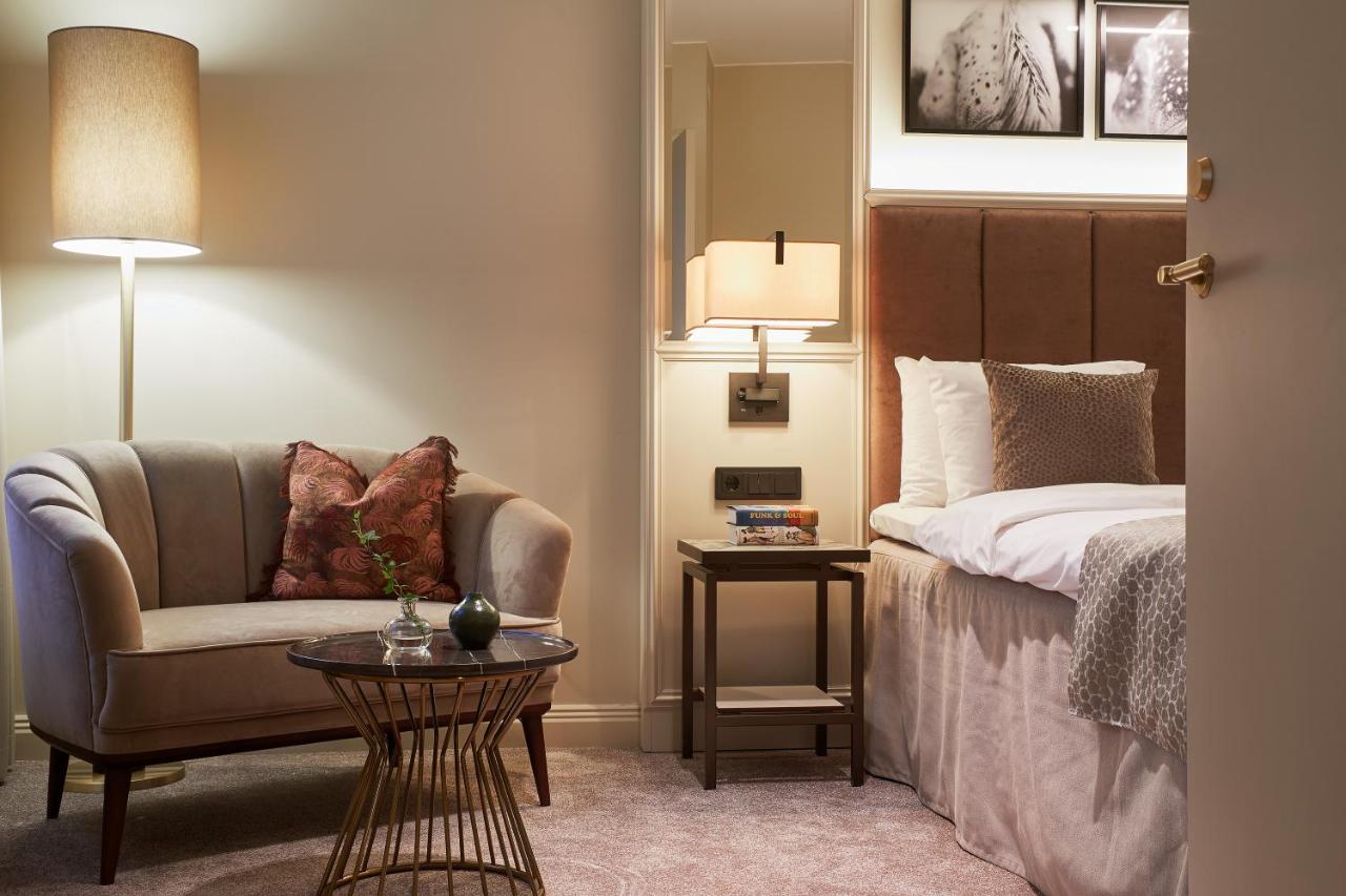 Bank Hotel, A Member Of Small Luxury Hotels Stoccolma Esterno foto A room at the hotel